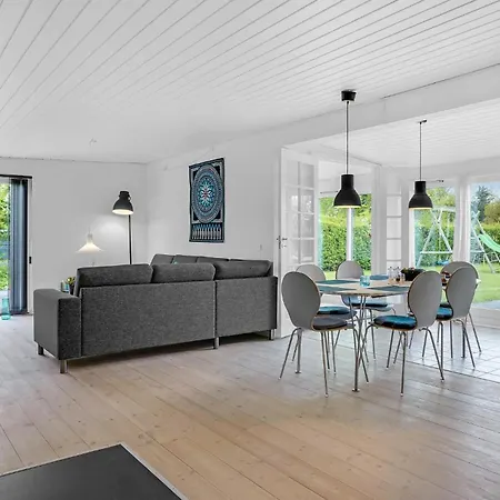 4 Bedroom In Holiday home *