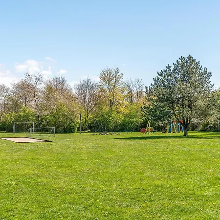 Prázdninový dům 4 Bedroom In *