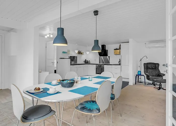 Vakantiehuis 4 Bedroom In *